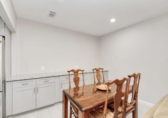 5th image of 9447 Pagewood Ln, Houston, TX 77063