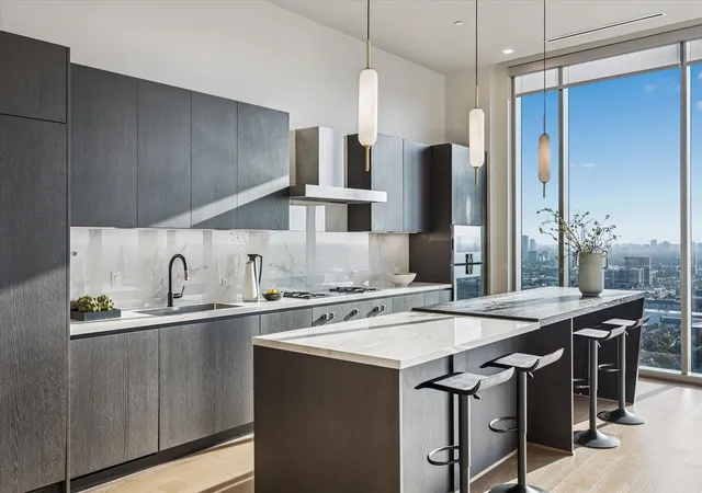 Photo 3 of Condo for sale at 1711 Allen Pkwy #3204, Houston, TX 77019 | MLS# 68470844 | Listing updated on 2026-09-14