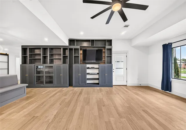 Photo 4 of Single family home for sale at 5439 Kinglet St, Houston, TX 77096 | MLS# 66207426 | Listing updated on 2026-10-10