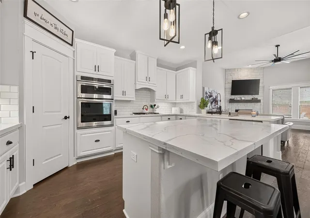 2nd image of 340 Dawn Brook Ln, Conroe, TX 77384 | MLS# 17889828