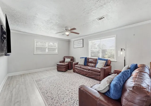 4th image of 625 Shadylawn St, La Porte, TX 77571 | MLS# 16056669