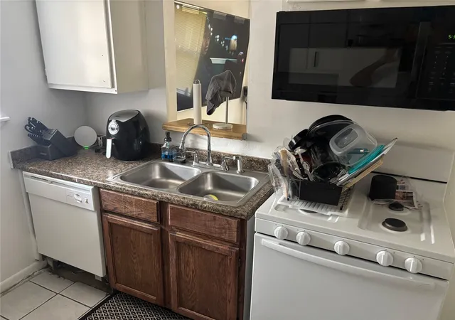 Photo 3 of Multi family home for sale at 521 Ferguson St #4, Humble, TX 77338 | MLS# 55172971 | Listing updated on 2026-08-10