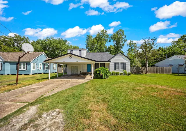 1st image of 209 South St, Baytown, TX 77520 | MLS# 74143835