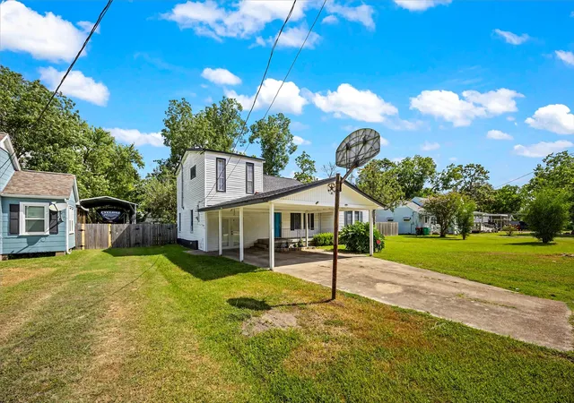 2nd image of 209 South St, Baytown, TX 77520 | MLS# 74143835