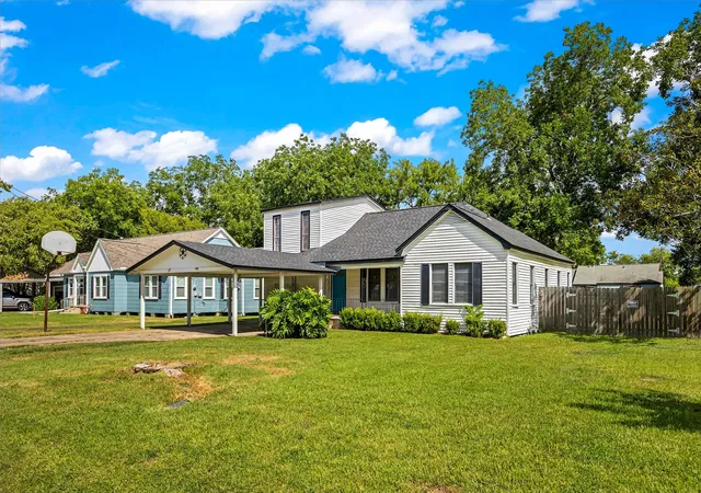 Photo 3 of Single family home for sale at 209 South St, Baytown, TX 77520 | MLS# 74143835 | Listing updated on 2026-09-01