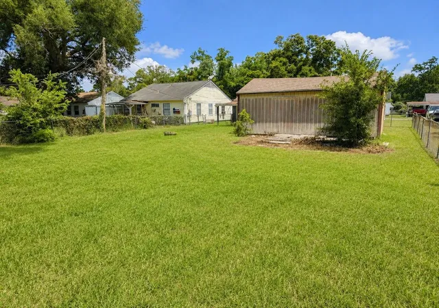 20th image of 736 Kyle St, Angleton, TX 77515 | MLS# 49885420