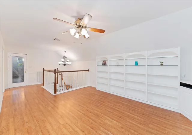 5th image of 606 Packer Ct, Webster, TX 77598 | MLS# 36320036