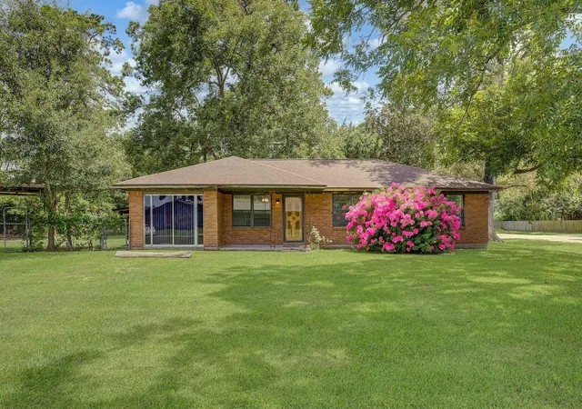 1st image of 101 Oak St, Dayton, TX 77535 | MLS# 69622477