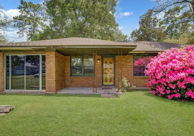 2nd image of 101 Oak St, Dayton, TX 77535 | MLS# 69622477