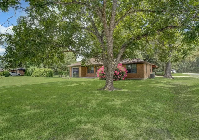 35th image of 101 Oak St, Dayton, TX 77535 | MLS# 69622477