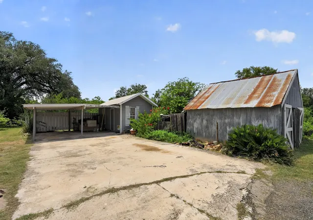 Photo 3 of Single family home for sale at 217 County Rd 373, Uvalde, TX 78801 | MLS# 27398929 | Listing updated on 2026-08-31