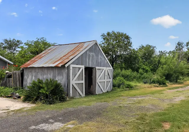 Photo 4 of Single family home for sale at 217 County Rd 373, Uvalde, TX 78801 | MLS# 27398929 | Listing updated on 2026-08-31