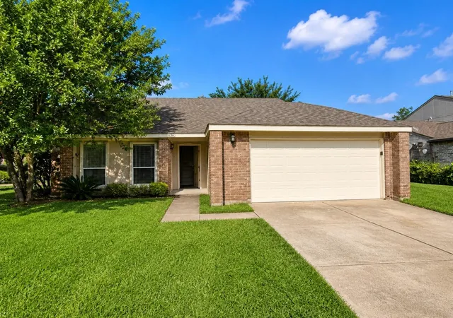 1st image of 325 Old Course Dr, Friendswood, TX 77546 | MLS# 41456435