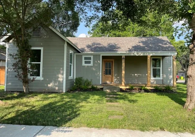 3rd image of 1219 5Th St, Rosenberg, TX 77471 | MLS# 75950963