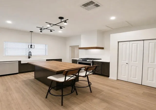 5th image of 1219 5Th St, Rosenberg, TX 77471 | MLS# 75950963