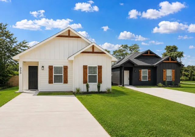 1st image of 313 N Woodson Street, Willis, TX 77378 | MLS# 77488125