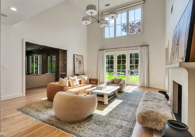 Photo 3 of Sale Pending at 6608 Vanderbilt St, Houston, TX 77005 | MLS# 61452815 | Listing updated on 2026-08-26