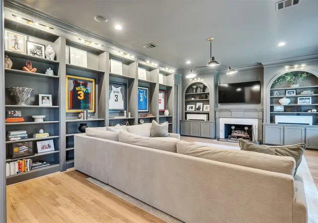 Photo 4 of Sale Pending at 6608 Vanderbilt St, Houston, TX 77005 | MLS# 61452815 | Listing updated on 2026-08-26