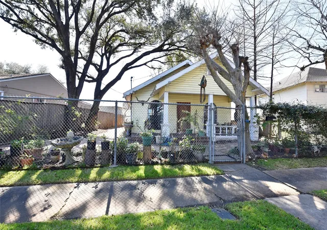 43rd image of 4104 Walker St, Houston, TX 77023 | MLS# 13837635