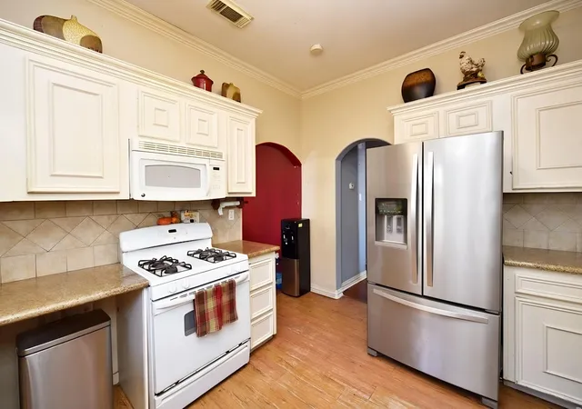 4th image of 4104 Walker St, Houston, TX 77023 | MLS# 13837635