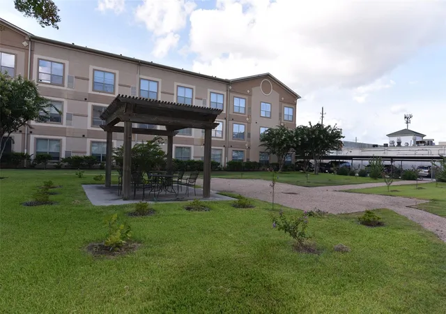 2nd image of 6611 W Sam Houston Pkwy S, Houston, TX 77072