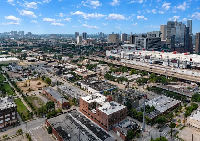 Photo 4 of Condo for sale at 2205 Mckinney St #315, Houston, TX 77003 | MLS# 54579532 | Listing updated on 2026-08-25