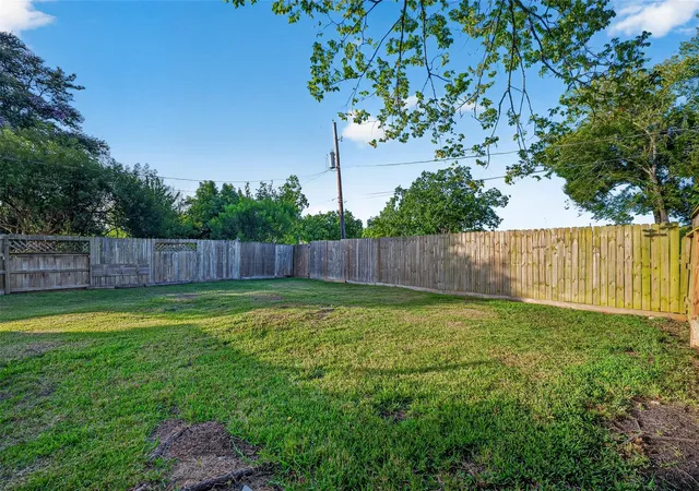 22nd image of 313 S Carroll St, La Porte, TX 77571 | MLS# 87374474