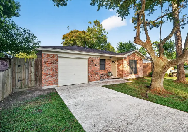 2nd image of 313 S Carroll St, La Porte, TX 77571 | MLS# 87374474