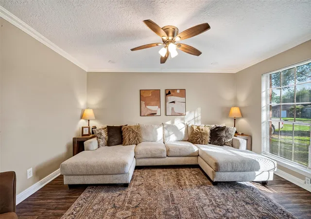 4th image of 313 S Carroll St, La Porte, TX 77571 | MLS# 87374474