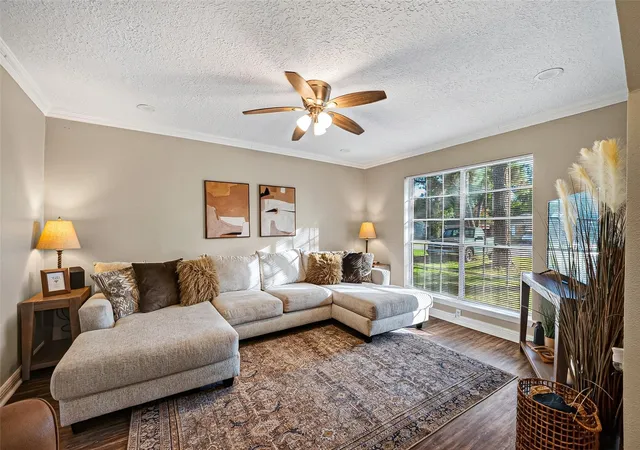 5th image of 313 S Carroll St, La Porte, TX 77571 | MLS# 87374474