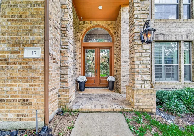 2nd image of 15 Veilwood Cir, Spring, TX 77382 | MLS# 95888325