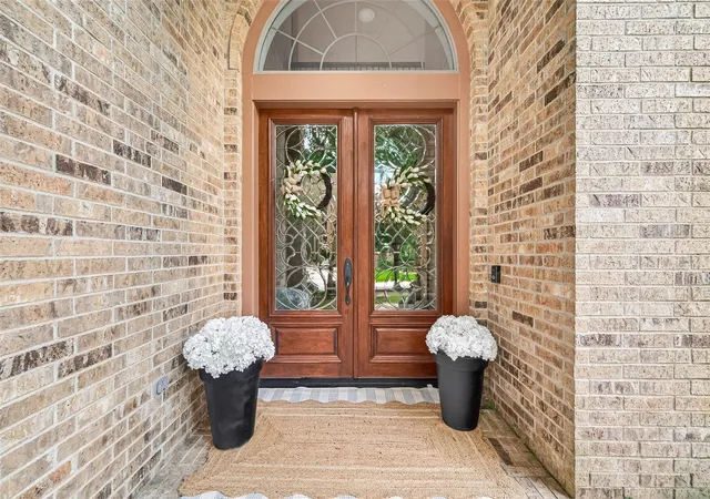 3rd image of 15 Veilwood Cir, Spring, TX 77382 | MLS# 95888325