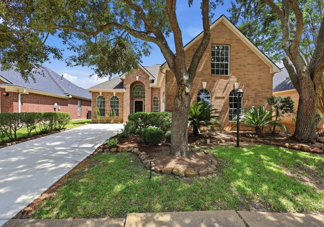 Photo 3 of Sale Pending at 12343 Shadowvista Dr, Houston, TX 77082 | MLS# 35194636 | Listing updated on 2026-08-31