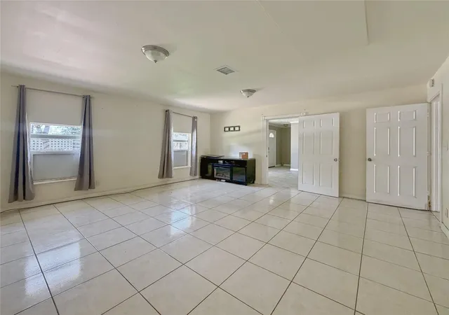 2nd image of 7915 Leader St, Houston, TX 77036 | MLS# 93967307