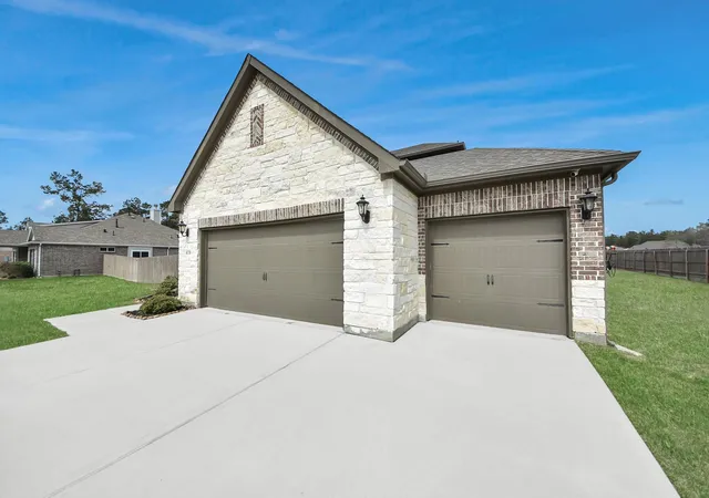 Photo 3 of Single family home for sale at 16735 Rockwall St, Conroe, TX 77303 | MLS# 98571548 | Listing updated on 2026-08-12