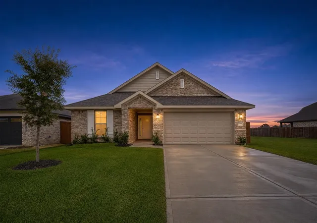 2nd image of 13905 Seneca Lake Dr, La Marque, TX 77568 | MLS# 10997087