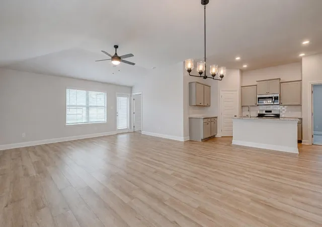 Photo 4 of Sale Pending at 13905 Seneca Lake Dr, La Marque, TX 77568 | MLS# 10997087 | Listing updated on 2026-09-19