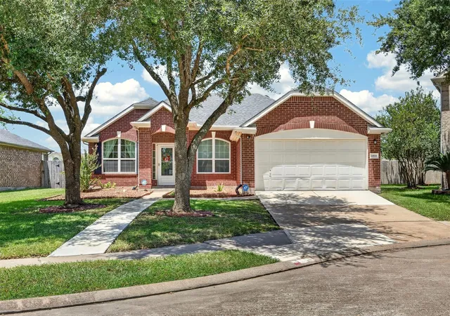 Photo 2 of Single family home for sale at 14810 Stocklin Ct, Sugar Land, TX 77498 | MLS# 16980058 | Listing updated on 2026-09-23