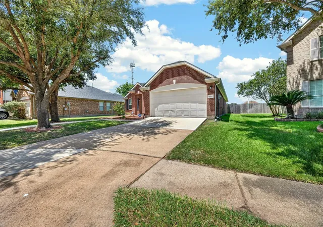 Photo 3 of Single family home for sale at 14810 Stocklin Ct, Sugar Land, TX 77498 | MLS# 16980058 | Listing updated on 2026-09-23