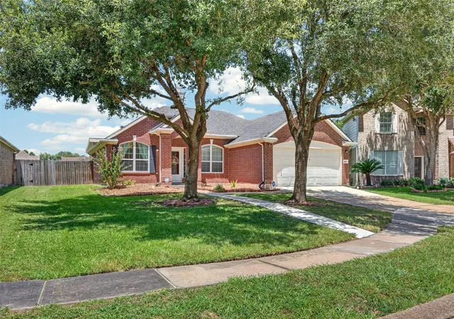Photo 3 of Single family home for sale at 14810 Stocklin Ct, Sugar Land, TX 77498 | MLS# 16980058 | Listing updated on 2026-09-23