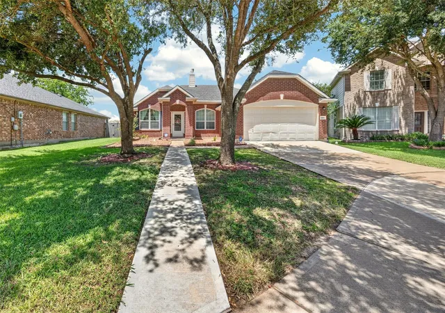 Photo 4 of Single family home for sale at 14810 Stocklin Ct, Sugar Land, TX 77498 | MLS# 16980058 | Listing updated on 2026-09-23