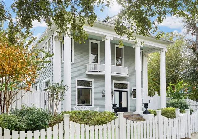 1st image of 200 Westmoreland St, Houston, TX 77006 | MLS# 10518369