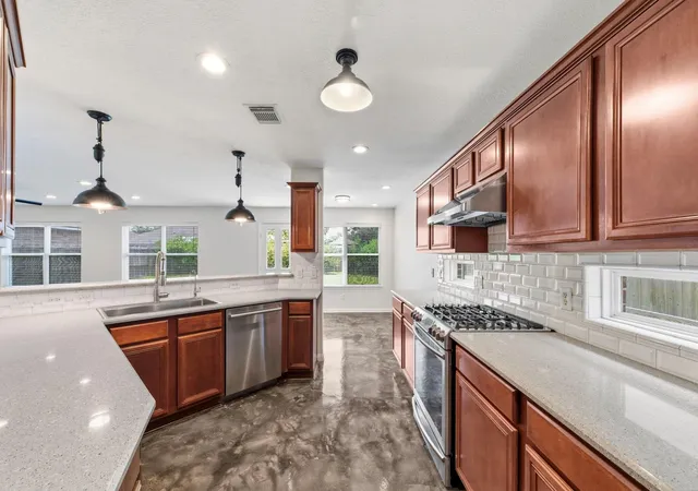 Photo 2 of Sale Pending at 2609 Los Alamos Cir, Deer Park, TX 77536 | MLS# 73207720 | Listing updated on 2026-09-25
