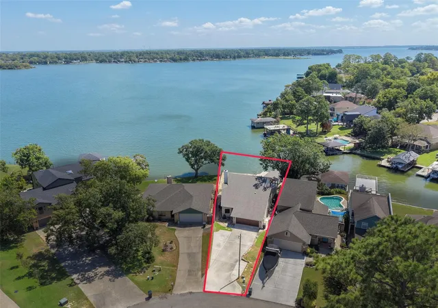 Photo 3 of Single family home for sale at 764 Lake View Dr, Montgomery, TX 77356 | MLS# 53088295 | Listing updated on 2026-08-24