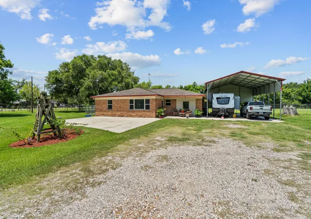 1st image of 4630 Hudson Rd, Santa Fe, TX 77517 | MLS# 61186318