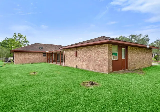 2nd image of 318 County Road 296d, Alvin, TX 77511 | MLS# 68318066