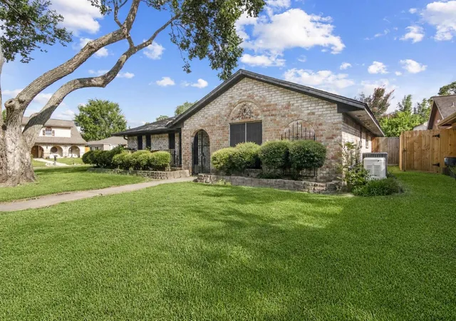Photo 3 of Single family home for sale at 201 E Temperance Ln, Deer Park, TX 77536 | MLS# 32655365 | Listing updated on 2026-09-19