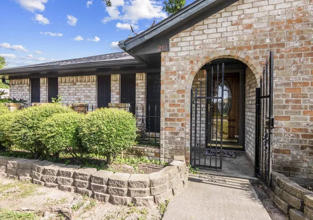 Photo 3 of Single family home for sale at 201 E Temperance Ln, Deer Park, TX 77536 | MLS# 32655365 | Listing updated on 2026-09-19