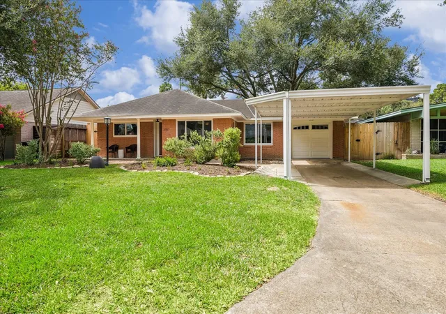 Photo 1 of Sale Pending at 2107 Wilde Rock Way, Houston, TX 77018 | MLS# 89115341 | Listing updated on 2026-09-16