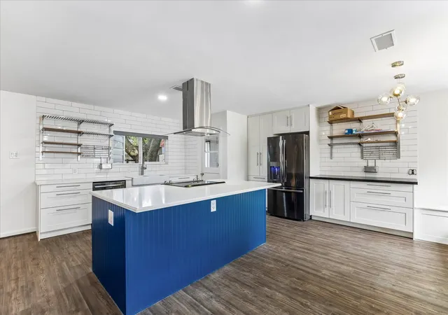 Photo 3 of Sale Pending at 2107 Wilde Rock Way, Houston, TX 77018 | MLS# 89115341 | Listing updated on 2026-09-16